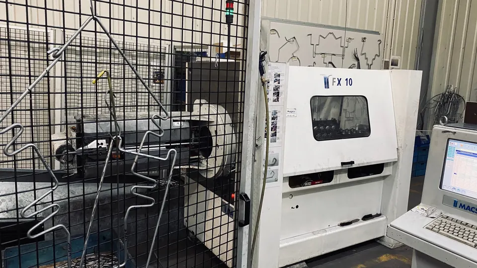 CNC-trådbockare