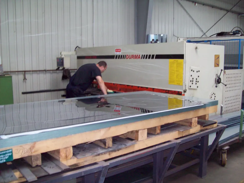 Operator at a guillotine shear