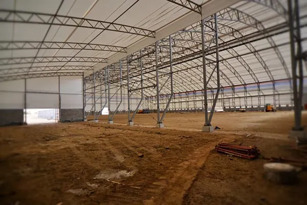 The 65 × 160 m arch hall with side cladding