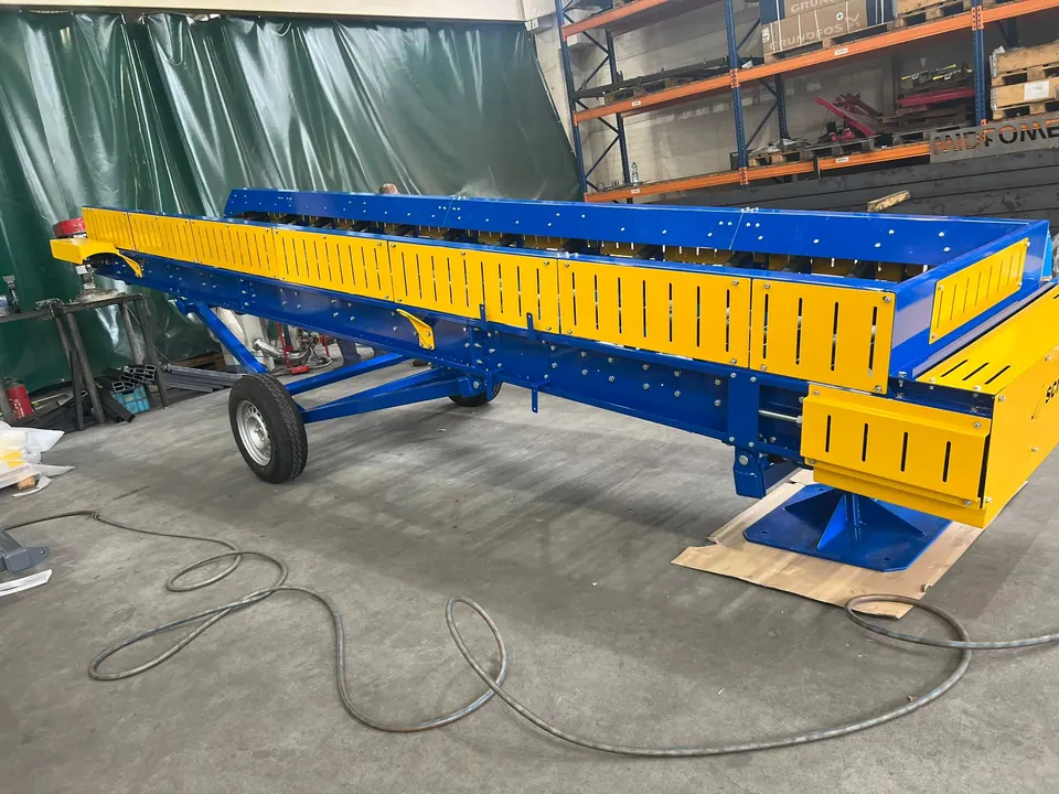 mobile screener on a wheeled chassis