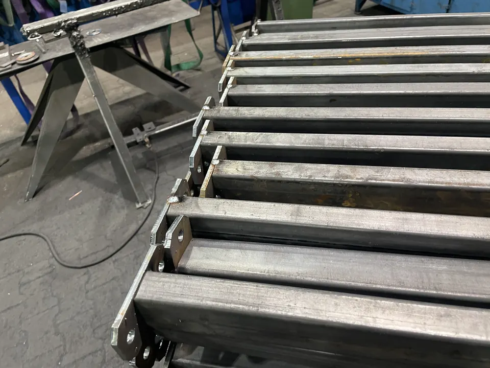 Welded frames made of hollow sections, stacked