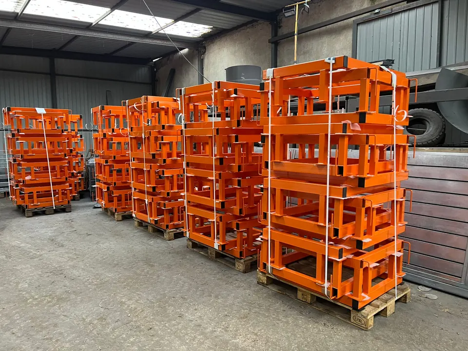 Transport racks powder-coated orange