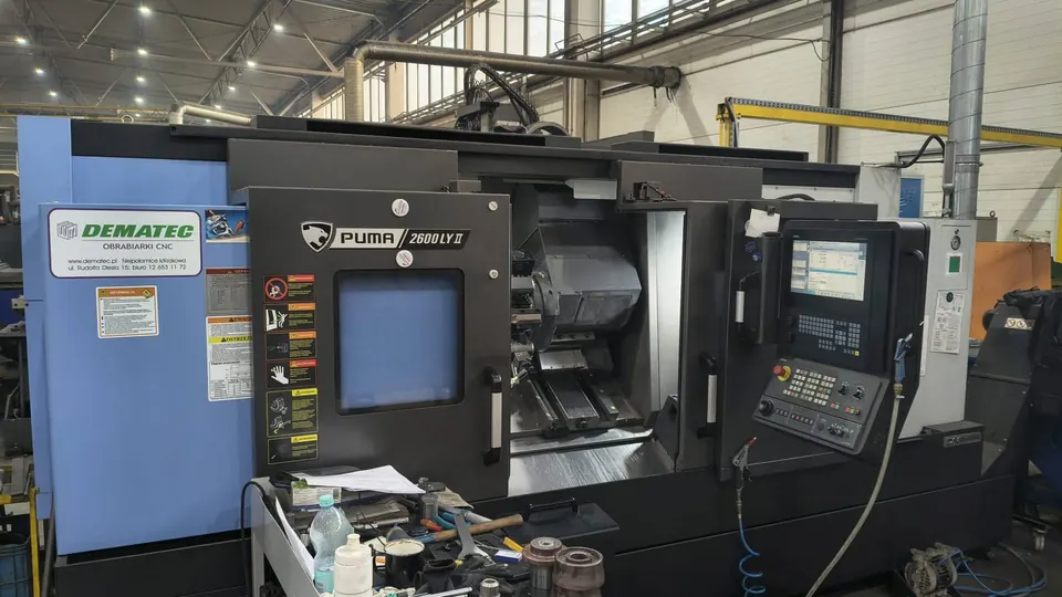 PUMA 2600 II CNC lathe in the machining hall